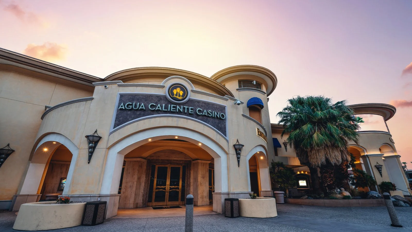 Ruleta de casino en mesa premium